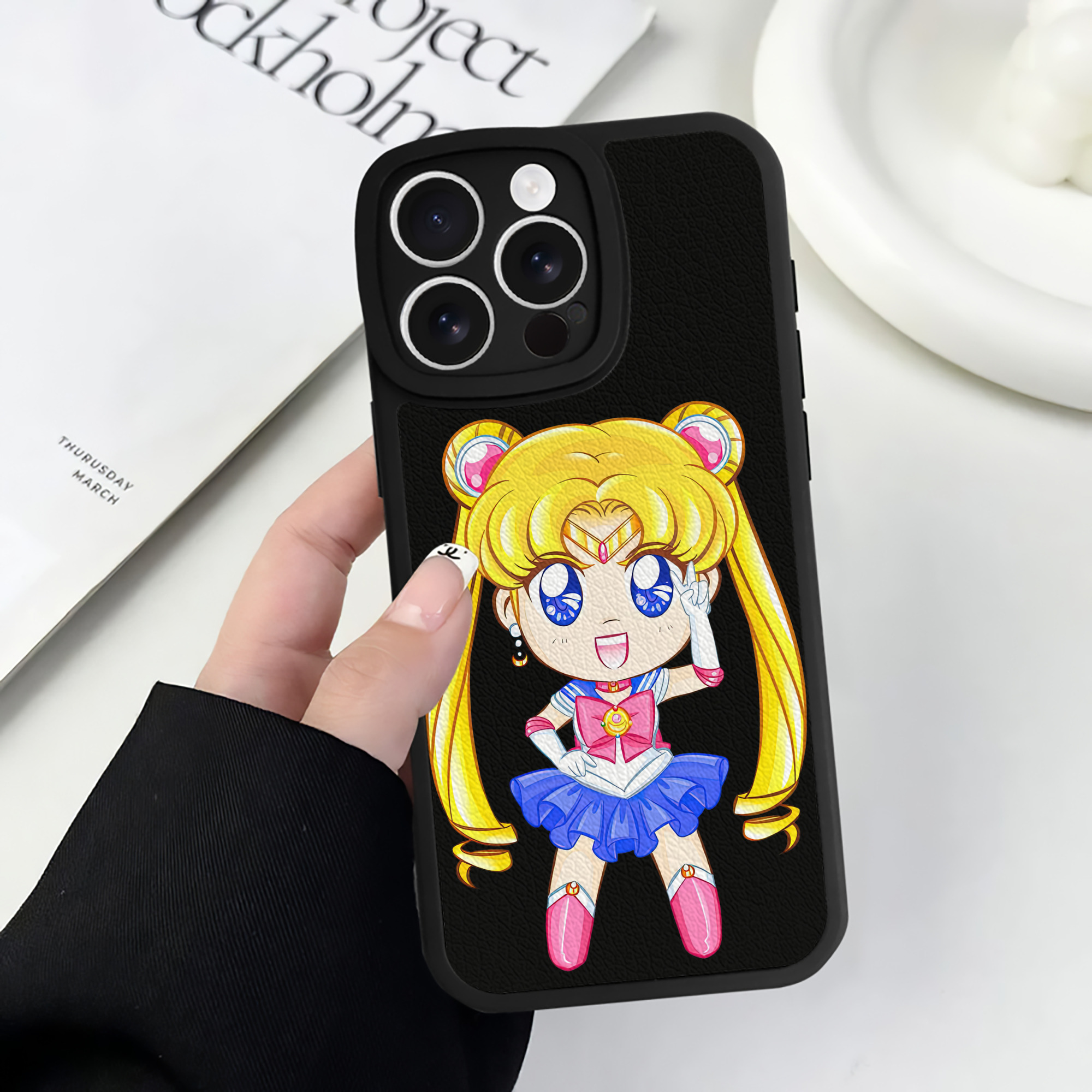 （画像用） 美少女戦士セーラームーン 月野 うさぎ つきの うさぎ Sailor Moon Tsukino Usagi 【iPhone 16シリーズ対応】シリコンスマホケース（レザー調） 材質：シリコン